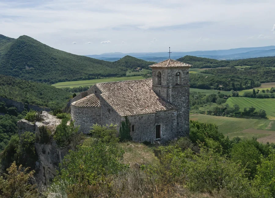 Bâtisse en pierre typique de la Drôme